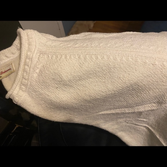 Tommy Bahama cablenit & roll collar cream sweater. - Picture 4 of 9